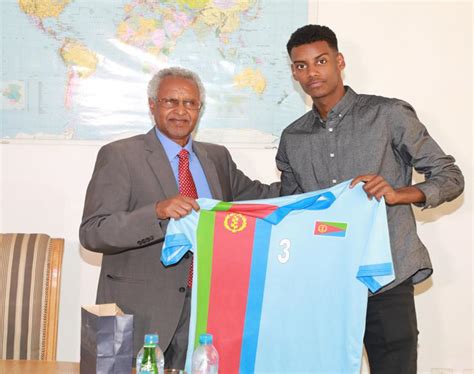 Hace solo unos días isak fue cazado de visita a las instalaciones de valdebebas y en las horas. Football star Alexander Issak visits Eritrea - Madote