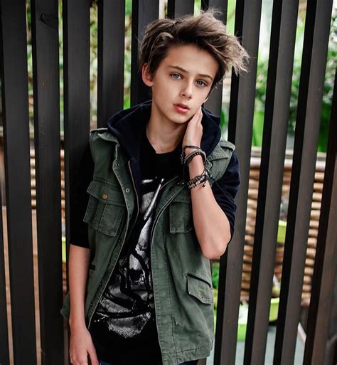 12 годишен австралиец е най красивото момче на света Новите родители