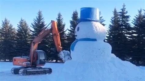 Alberta Man Builds Giant Snowman With Lookout Point On Hat Ctv News