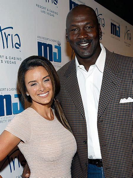 Michael Jordan Marries Longtime Girlfriend