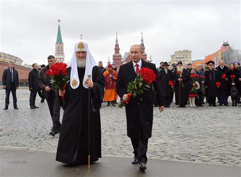 Vladimir Putin Erects 300 Ton Statue Of His Namesake Near Kremlin
