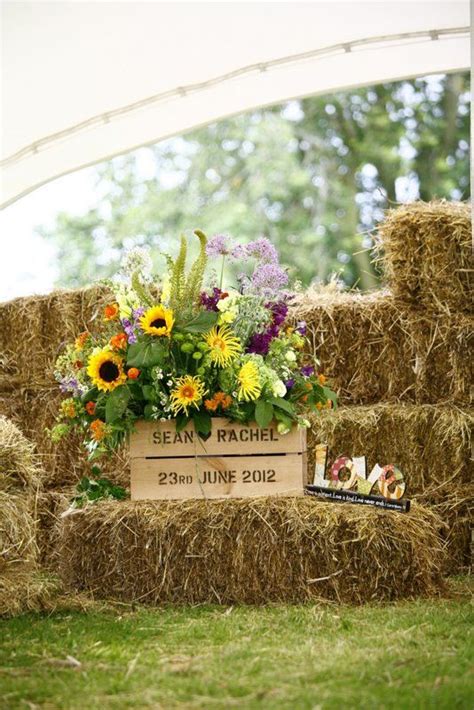 25 Chic Rustic Hay Bale Decoration Ideas For Country Weddings