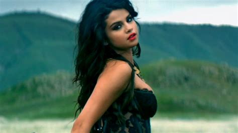 Selena Gomez Sizzles In New Video For Come And Get It