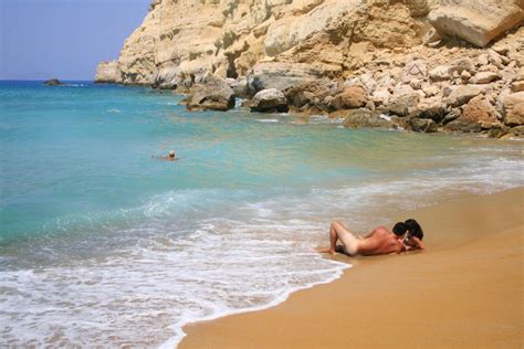 Οι 10 ωραιότερες παραλίες για γυμνισμό στην Ελλάδα thetoc gr