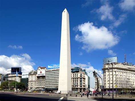 Obelisco De Buenos Aires Es Un Monumento A La Ciudad Histórica Es Muy