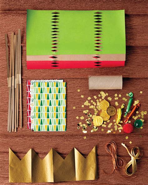 Christmas is everyone's preferred holiday. Christmas Crackers: Make Your Holiday Pop With Surprises