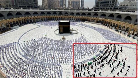 Why Men And Women Pray Together In Makkah Life In Saudi Arabia