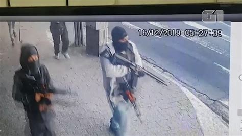 Vídeo mostra bandidos fortemente armados em tentativa de roubo a banco