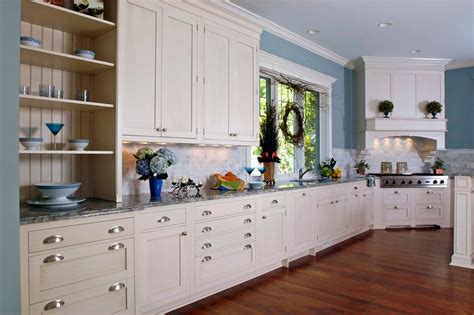 Painted White Shaker Style Brookhaven Kitchen Statutory Marble Tile