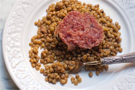 Check spelling or type a new query. Cotechino con lenticchie: la ricetta perfetta | Dissapore