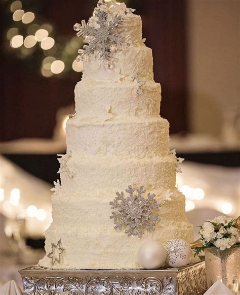 41 Adorable Winter Wedding Cake Ideas Sortra