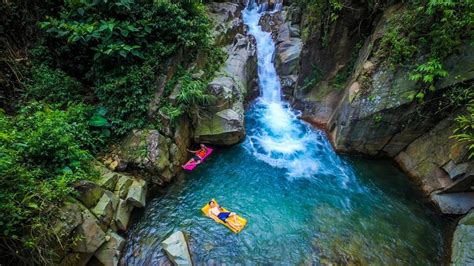 Lokasinya yang diapit perkebunan teh, perbukitan dan pepohonan membuat telaga saat sangat eksotis. Curug Leuwi Lieuk