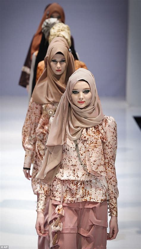 Islamic Fashion Festival Models Walk The Catwalk In Stylish Designs