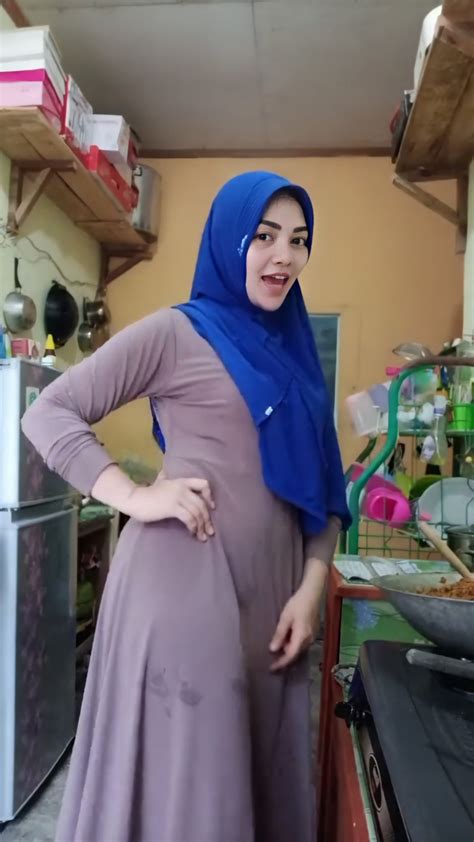 Gpp On Twitter Di 2020 Wanita Terseksi Wanita Berlekuk Gaya Hijab