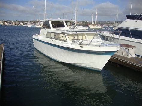 Rent a boat as unique as your vacation. 1973 Uniflite 27 Express | Power boats, Cabin cruiser, Boat