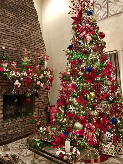 10 Red White And Black Christmas Tree