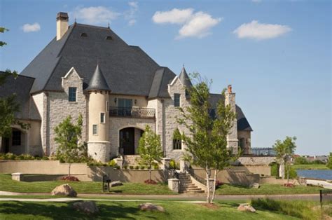 Like house estamos de promocion. 19 Gorgeous Houses That Look Like Castles - Style Motivation