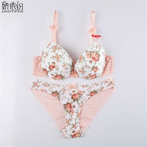 Hot Sale Sexy Women Lace Lingerieyoung Girl Printing Bra Brief Setstwo Row Lace Deep V Bra