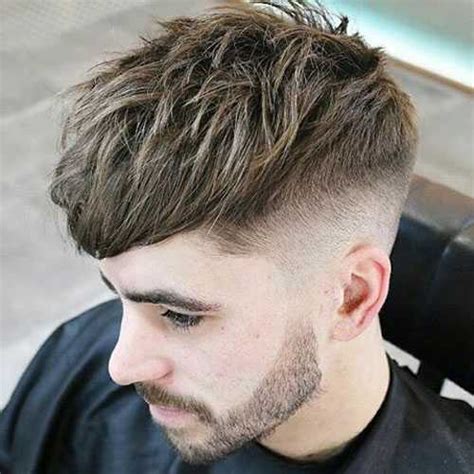 A caesar haircut with longer bangs comes as close as possible to the initial representation of this hairstyle. Estilos César corte de pelo - Los Mejores Peinados