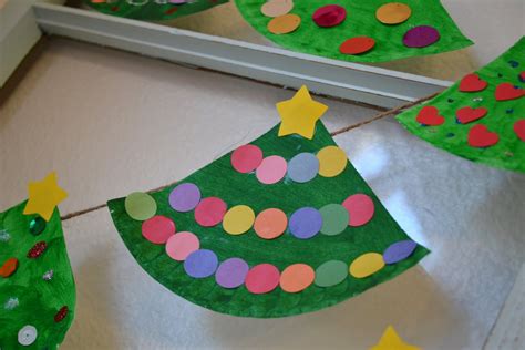 Real Life One Day At A Time Paper Plate Christmas Tree Garland