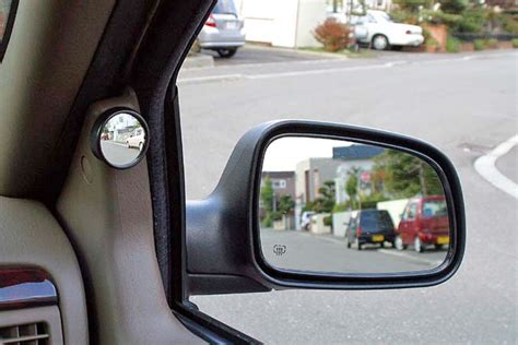 Some modern vehicles now offer blind spot detection as a safety feature, typically a light that illuminates on the side mirror if an object is in your blind spot. Jeep Grand Cherokee WJ - Mirrors