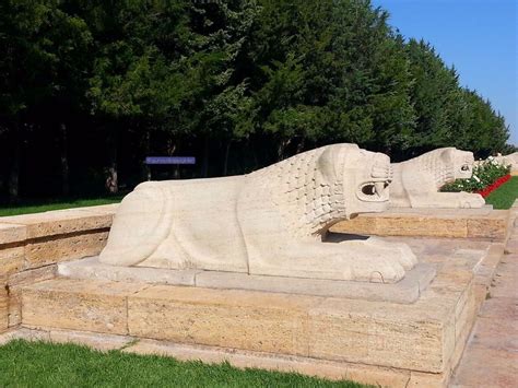 Binlerce yıllık kültürün mirasçısı olan anadolu toprakları, sunduğu eşsiz güzelliklerle dünyanın dört bir yanından her yıl pek çok turisti ağırlıyor. Anıtkabir ve Atatürk