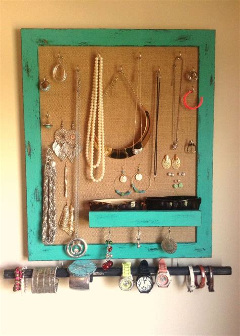 Diy Jewelry Holder Made With A Picture Frame And Burlap Diy Pinterest
