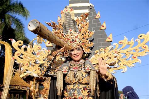 banyuwangi ethno carnival parade kostum etnik termegah di indonesia