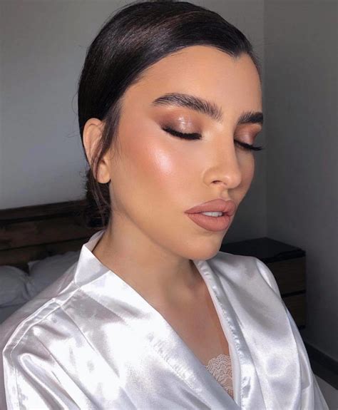 Soft Glam Makeup Looks That Even Minimalists Will Love Fashionisers Part