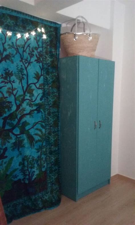 10 ideas para reciclar ventanas de madera; Armario escobero de melamina pintado con chalk paint color turquesa antiguo. | Pintar mueble de ...