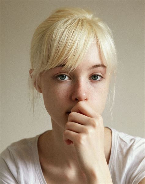 Изя Брирли models1 по piczo portrait face freckles girl