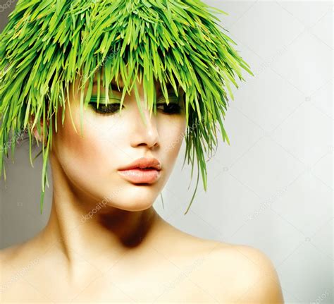 Beauty Spring Woman With Fresh Green Grass Hair — Stock Photo