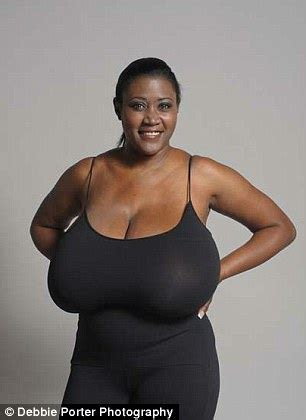 Kerisha Mark With Nnn Breasts Has Lbs Of Tissue Removed After Condition Daily Mail Online