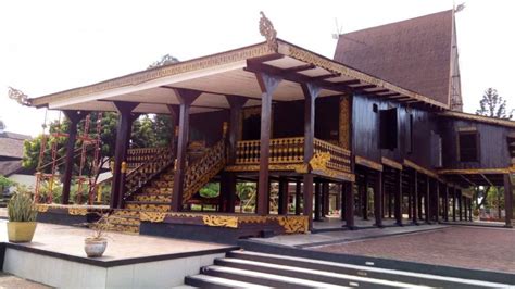Rumah Adat Kalimantan Selatan Beserta Nama Gambar