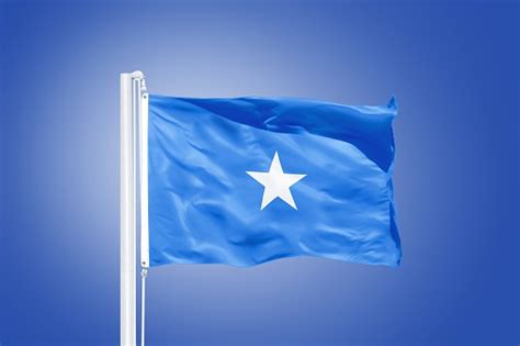 Download wallpapers somali flag, national flag, somalia, africa, flag of somalia for desktop free. Bandera De Somalia Volando Contra Un Cielo Azul Foto de ...