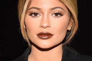  Jenner S Lip Kit Sells Out Ruptures Internet Vanity Fair