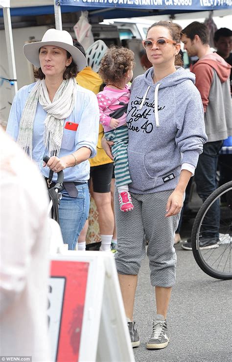 Maya Rudolph And Daughter At The Farmer S Market 3 22 Lipstick Alley