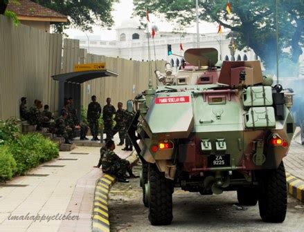 Tentera darat malaysia ialah komponen darat dan komponen terbesar dalam angkatan tentera malaysia. perjalanan saya~: Hari Angkatan Tentera Darat Malaysia 2011