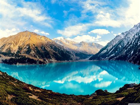 Turquoise Lake Wallpaper 2560x1600