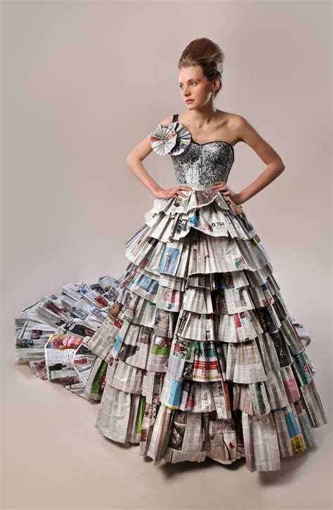 שני בלומנפלד ואריאל טולדנו Recycled Dress Newspaper Dress Paper Dress