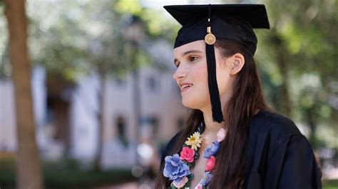 A Nonspeaking Valedictorian With Autism Gives Her Colleges