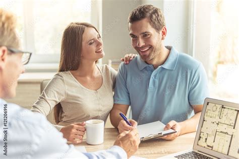 Couple Visiting Realtor Stock Foto Adobe Stock