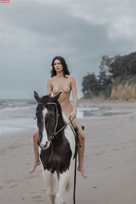 Naked Kendall Jenner Added 09162018 By Unknownuser