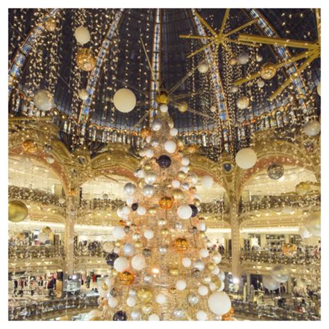 Ready to pull off the look? Dazzling Luxury Christmas decorations - Moody Monday