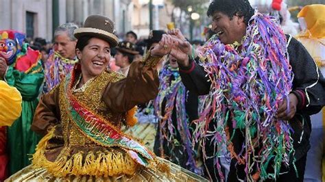 Un Morales Eufórico Abre El Carnaval En Bolivia Bailando En Calles De