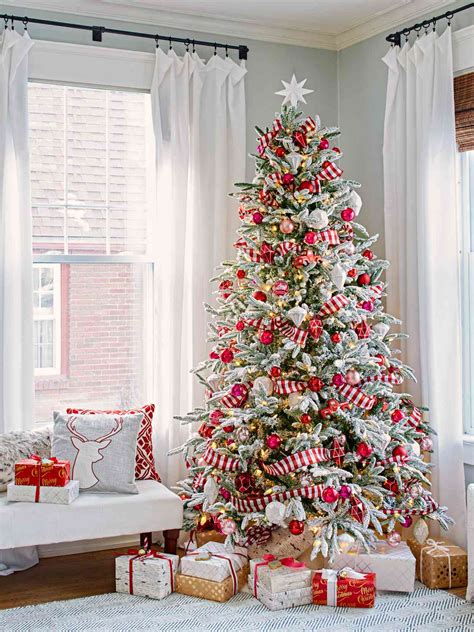 How To Decorate A Christmas Tree In 3 Easy Steps Better Homes And Gardens
