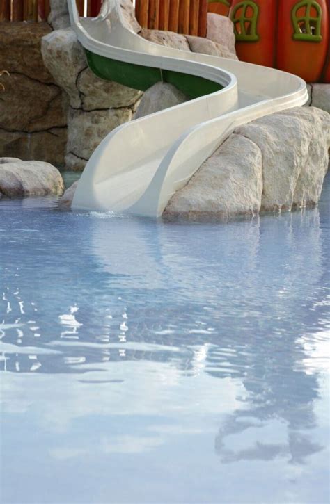 16 Amazing Swimming Pool Slides
