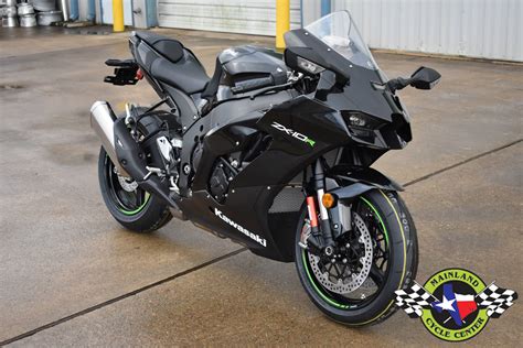 All new aerodynamic body with integrated winglets, small & light led headlights, tft colour instrumentation, and smartphone connectivity plus updates derived from kawasaki racing team world superbike expertise. New 2021 Kawasaki Ninja ZX-10R Metallic Spark Black ...