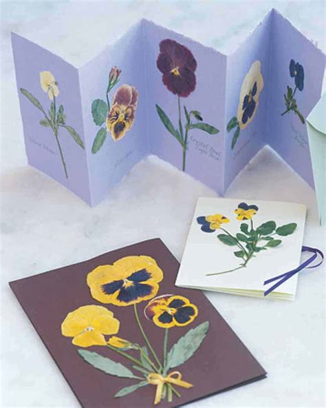 Gorgeous Crafts Made With Pressed Flowers