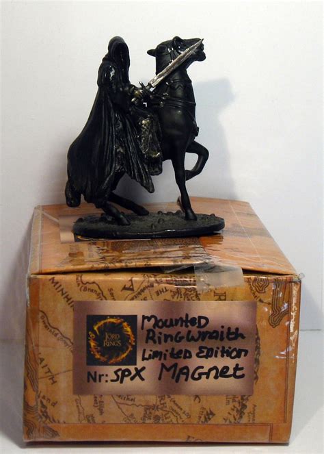 Lord Of The Rings Mounted Ringwraith Nazgûl Magnet Collectible